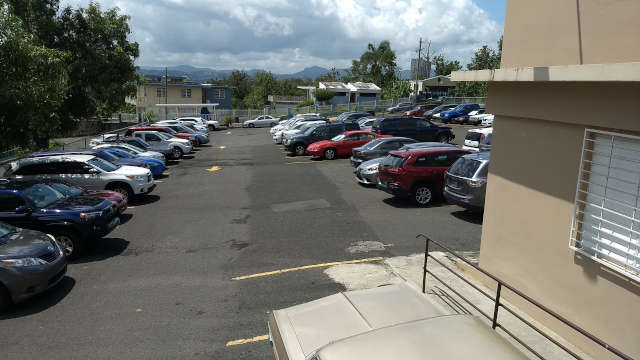 Vista del estacionamiento de la Iglesia